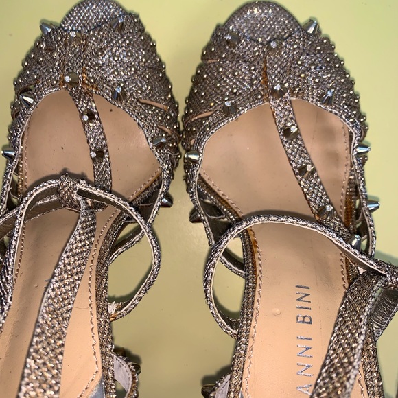 🔥GIANNI BINI GOLD STUDDED HEELS🔥WORN ONCE-WEDDING. SIZE 8. 5in heel. - Picture 3 of 10